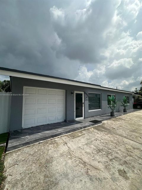 Photo of Hollywood, FL 33024 (MLS # A11864645)