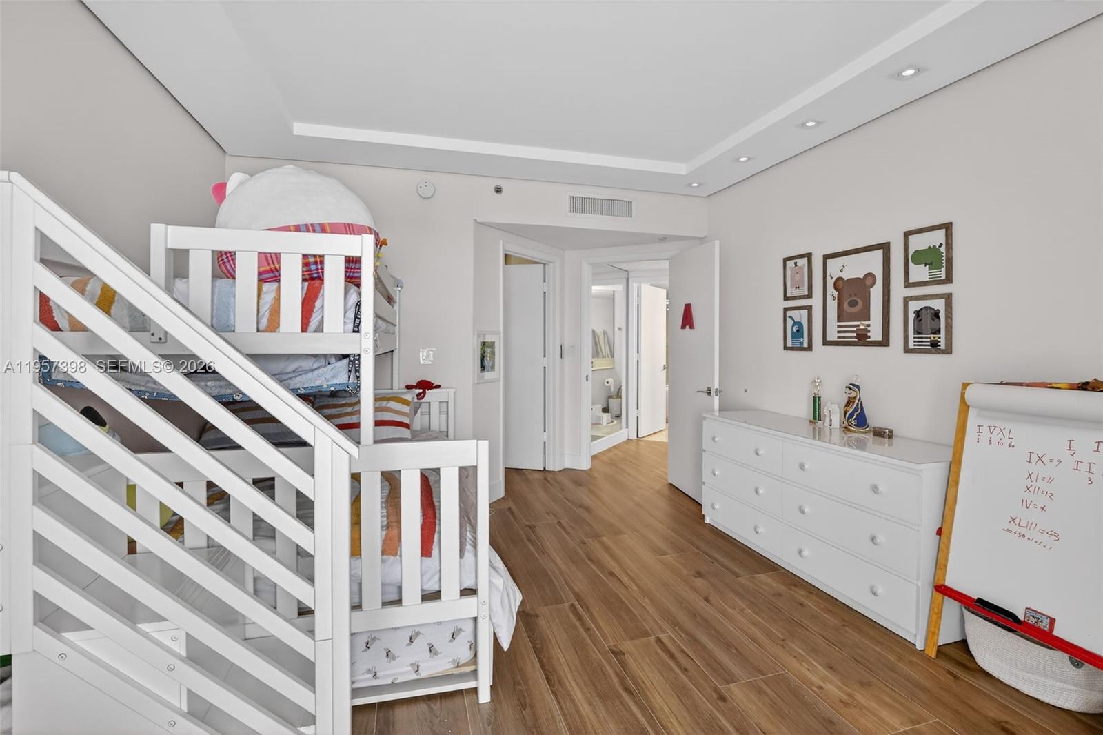 7000 ISL BLVD WILLIAMS IS - Residential