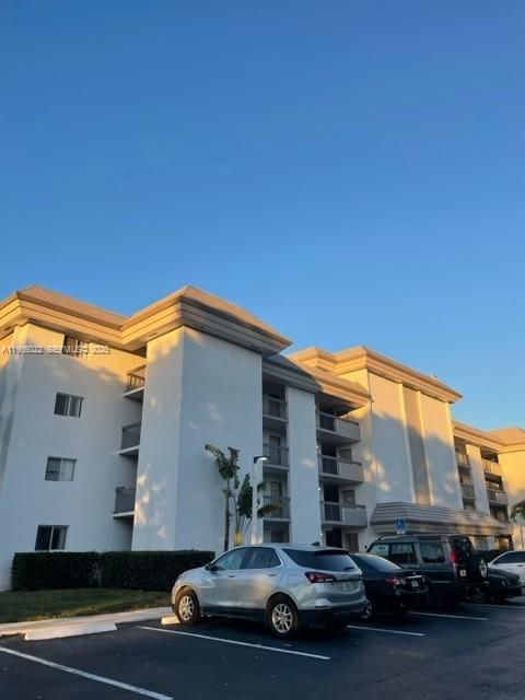 731 N Pine Island Rd 306 Plantation FL 33324