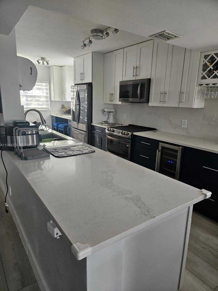 CAMBRIDGE AT CENTURY VILLG - Residential