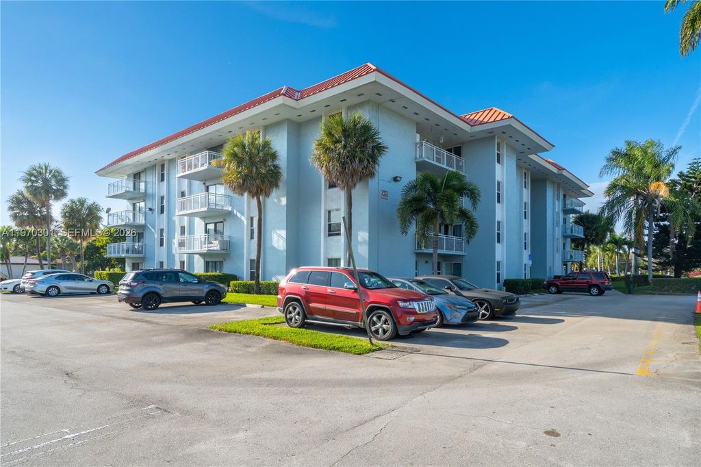 Photo of 455 S Pine Island Rd #303C, Plantation, FL 33324 (MLS # A11970301)