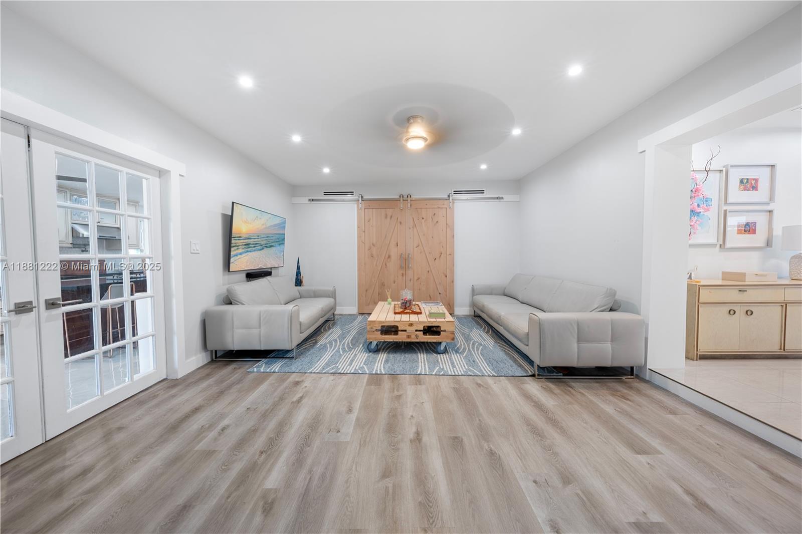 SNAPPER CREEK VILLAS - Residential