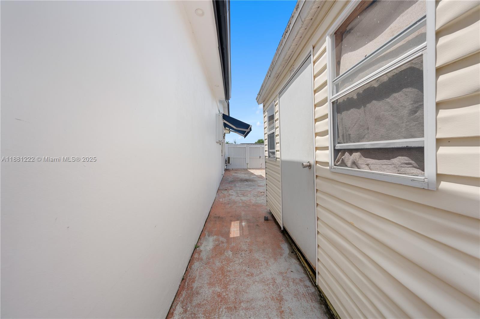 SNAPPER CREEK VILLAS - Residential