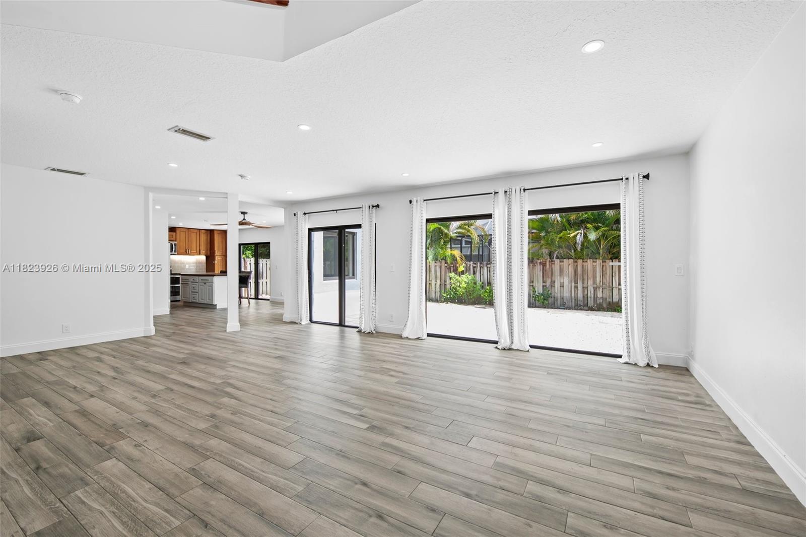 11293 Rhapsody Rd, Cooper City, FL, 33026/$745,000 3 11293 Rhapsody Rd