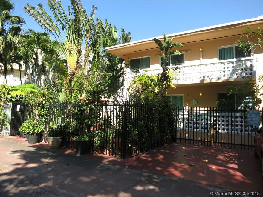 BEAUTIFUL LARGE STUDIO IN MIDDLE OF SOUTH BEACH.
BRAND NEW KITCHEN WITH ALL APPLIANCES. 
NEXT TO FLAMINGO PARK , WALKING DISTANCE TO WHOLE FOODS, LINCOLN RD AND OCEAN.