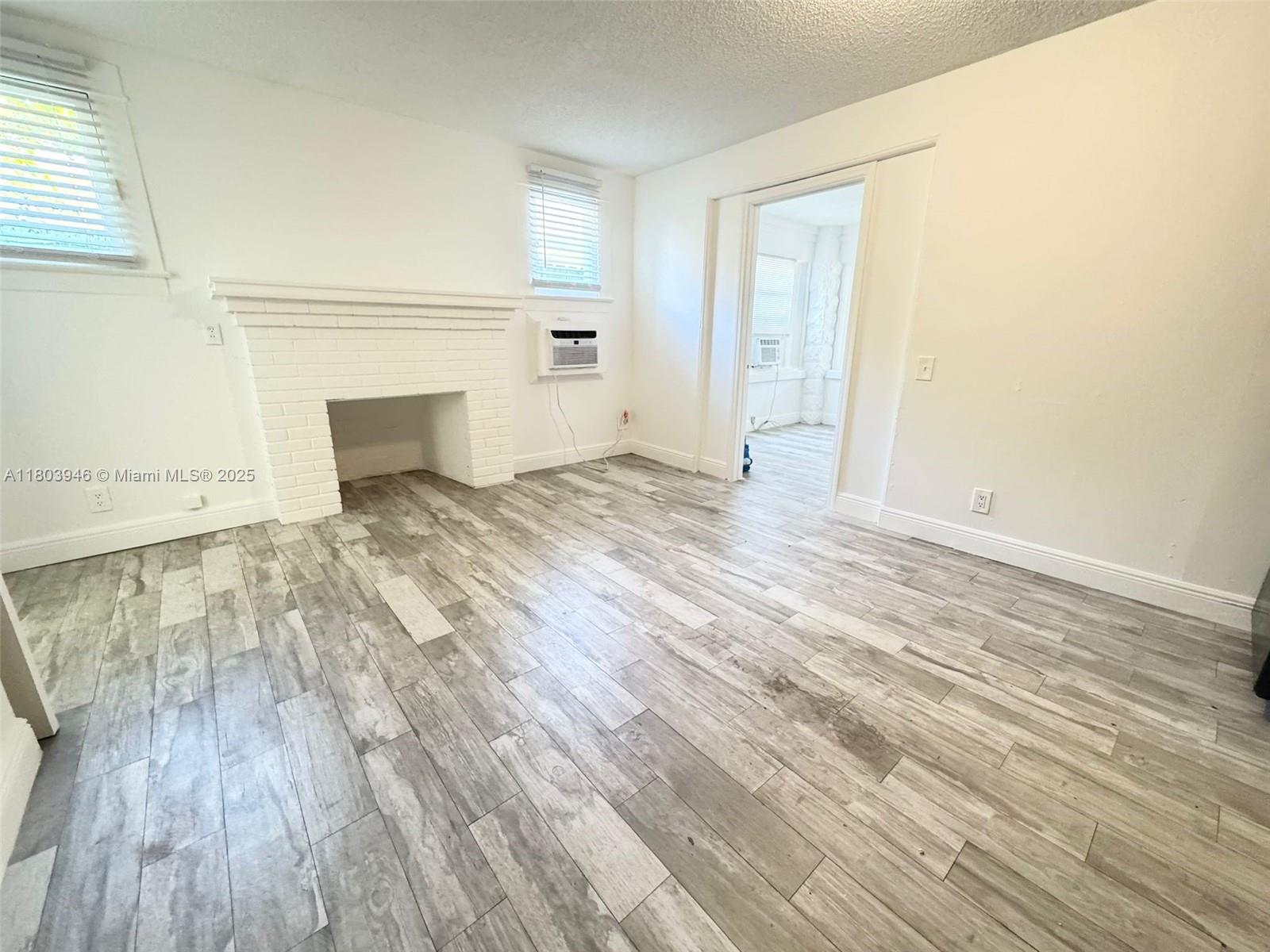 LAKE WORTH TOWN OF - Residential Lease