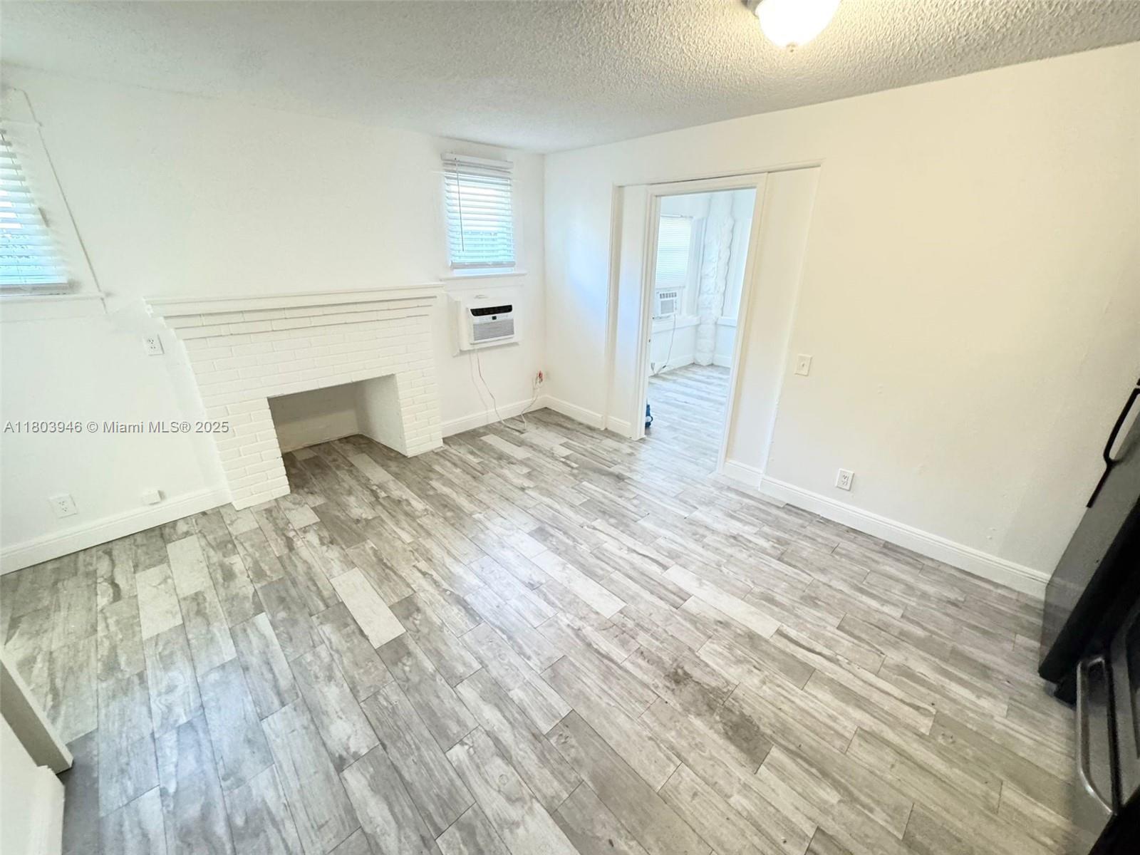LAKE WORTH TOWN OF - Residential Lease