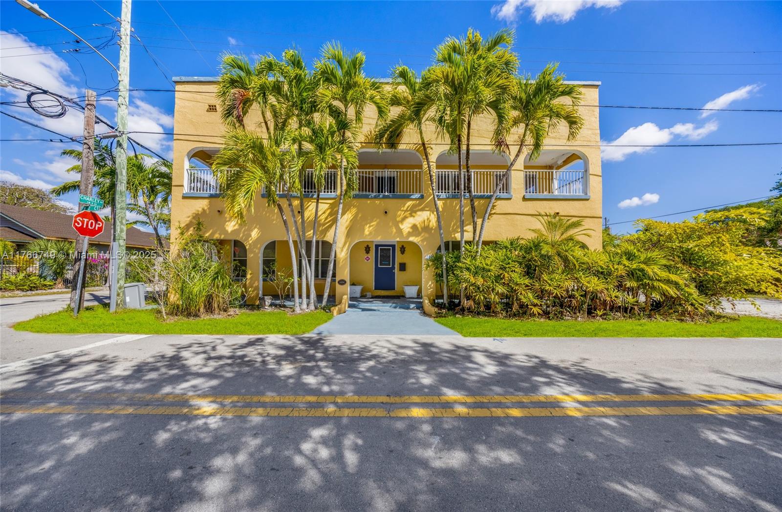 Fausto Commercial is pleased to present a prime multi-family investment opportunity at 729 SW 2nd Ct, Fort Lauderdale, Florida, located within the vicinity of Avenue of the Arts, the Broward Performing Arts Center, Museum of Discovery & Science, New River Walk Park, and within walking distance of the financial and entertainment district. This property offers 7,303 sq ft and consists of 16 large and spacious studio apartment units. The property features a landscaped courtyard, two covered verandas, and ample parking for residents and guests. With the building fully vacant, the new owner has the opportunity to make upgrades and realize significant upside potential in future rents.
