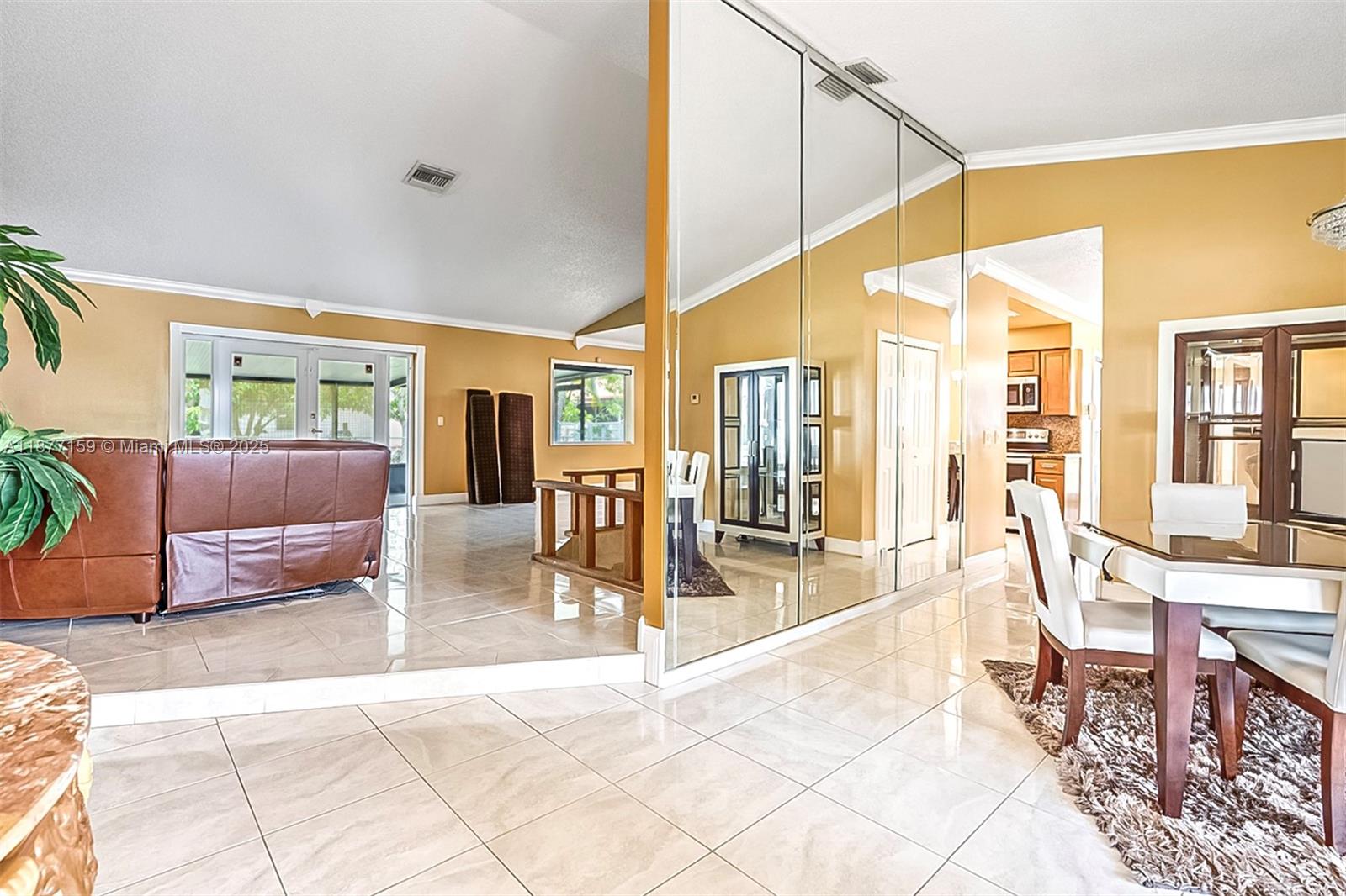 RAINBOW MIRAMAR - Residential