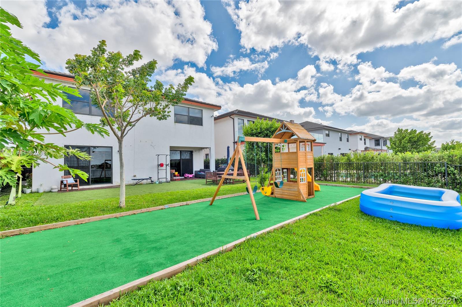 DUNNWOODY LAKE - Residential