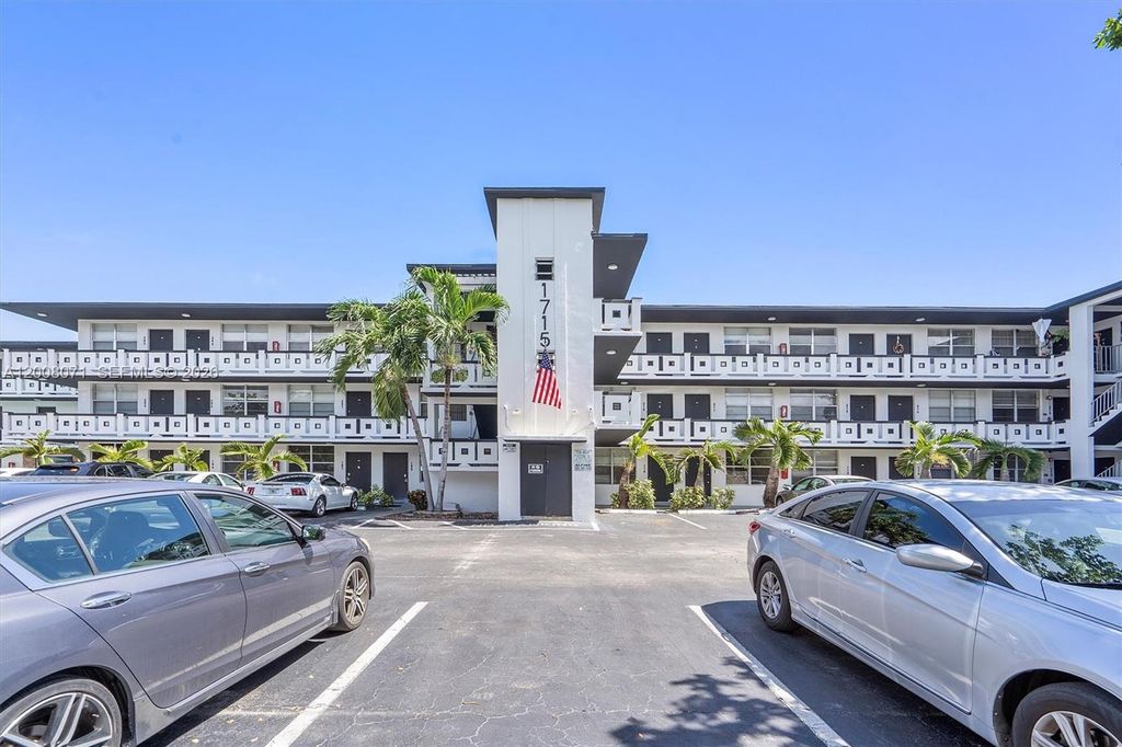 Photo of 1715 N 16th Ave #102, Hollywood, FL 33020 (MLS # A12008071)