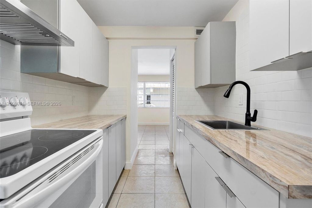 Photo of 1715 N 16th Ave #102, Hollywood, FL 33020 (MLS # A12008071)