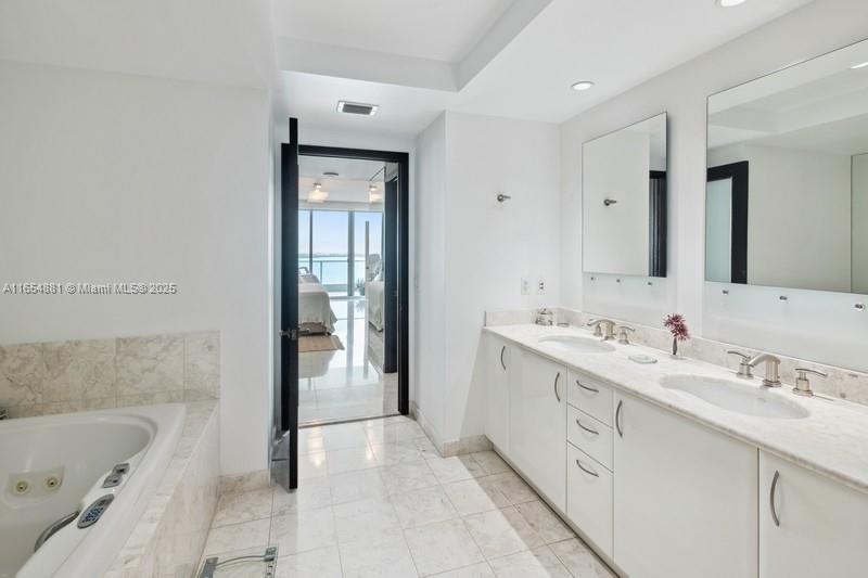Jade at Brickell Bay - Residential