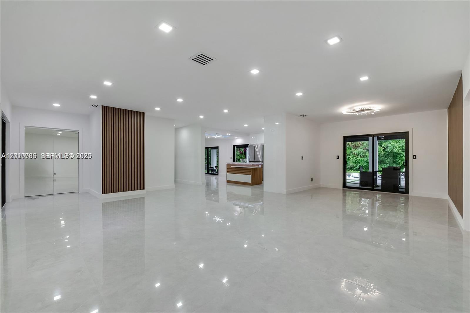 CHARLOTTE ESTATES - Residential