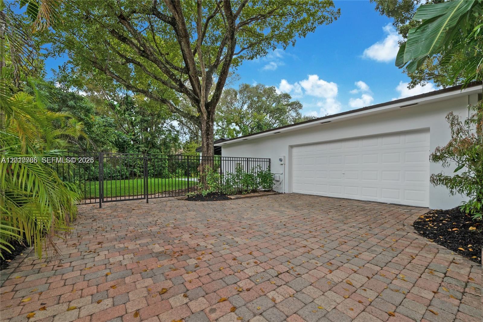 CHARLOTTE ESTATES - Residential
