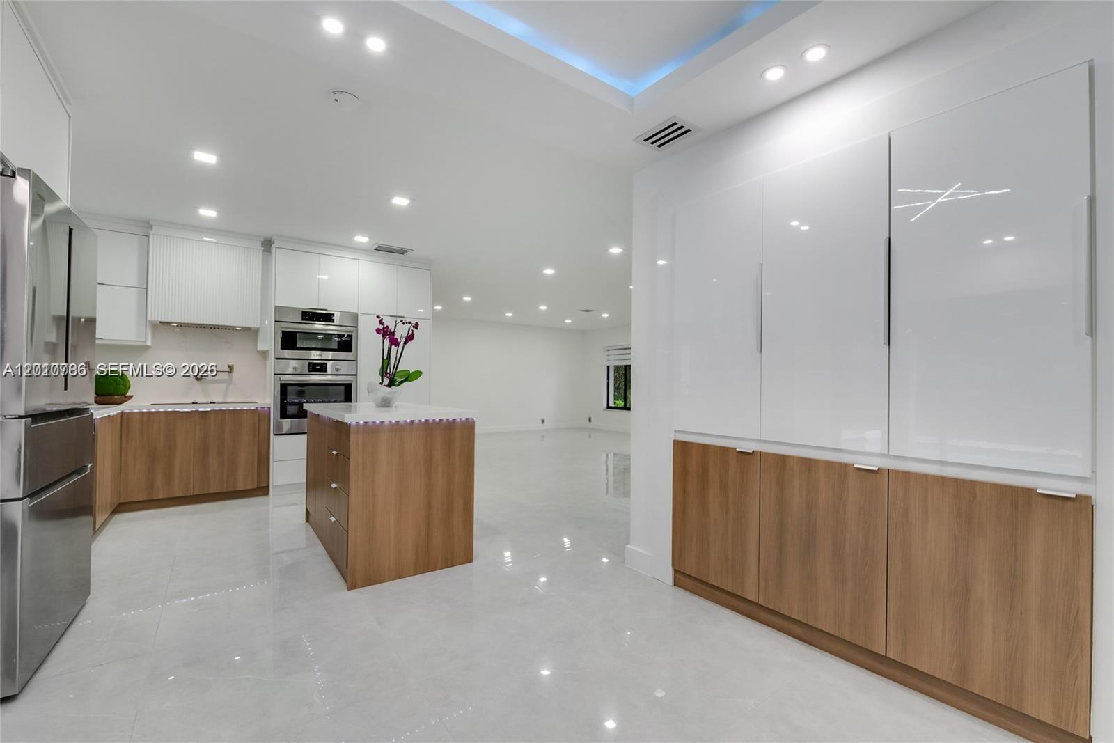 CHARLOTTE ESTATES - Residential