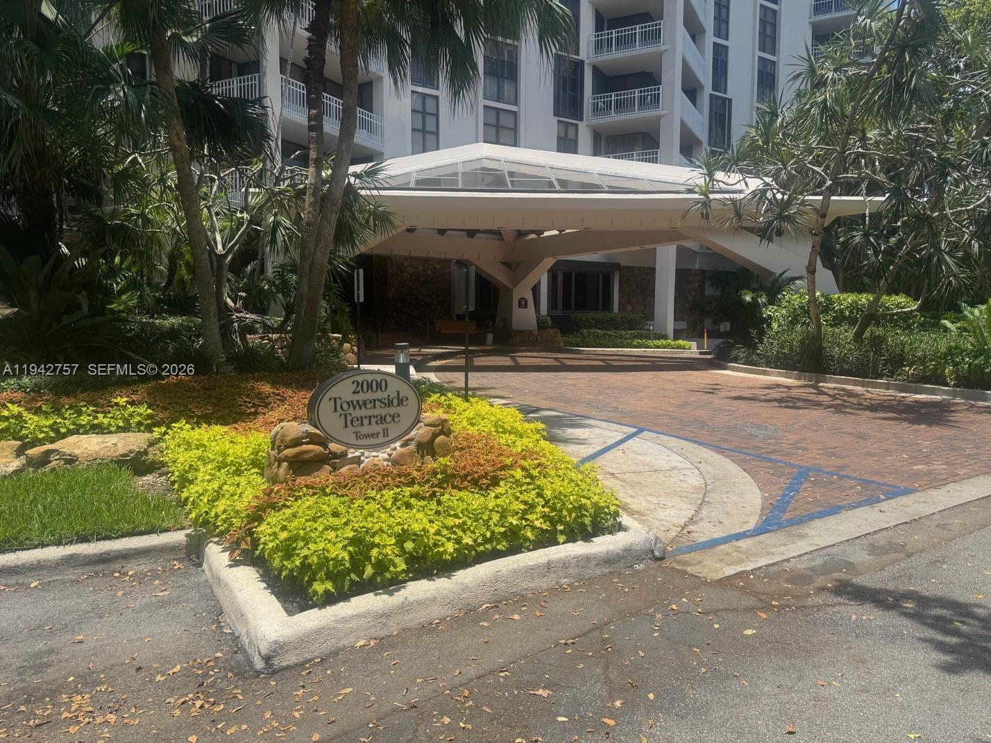 TOWERS OF QUAYSIDE CONDO - Residential