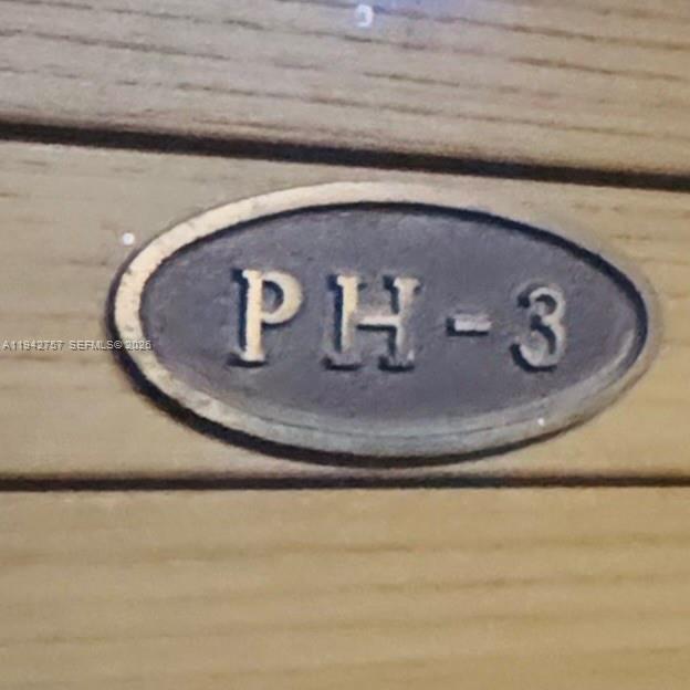 TOWERS OF QUAYSIDE CONDO - Residential