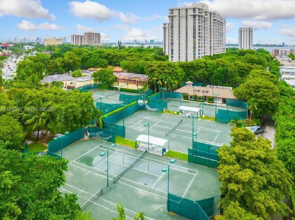 TOWERS OF QUAYSIDE CONDO - Residential