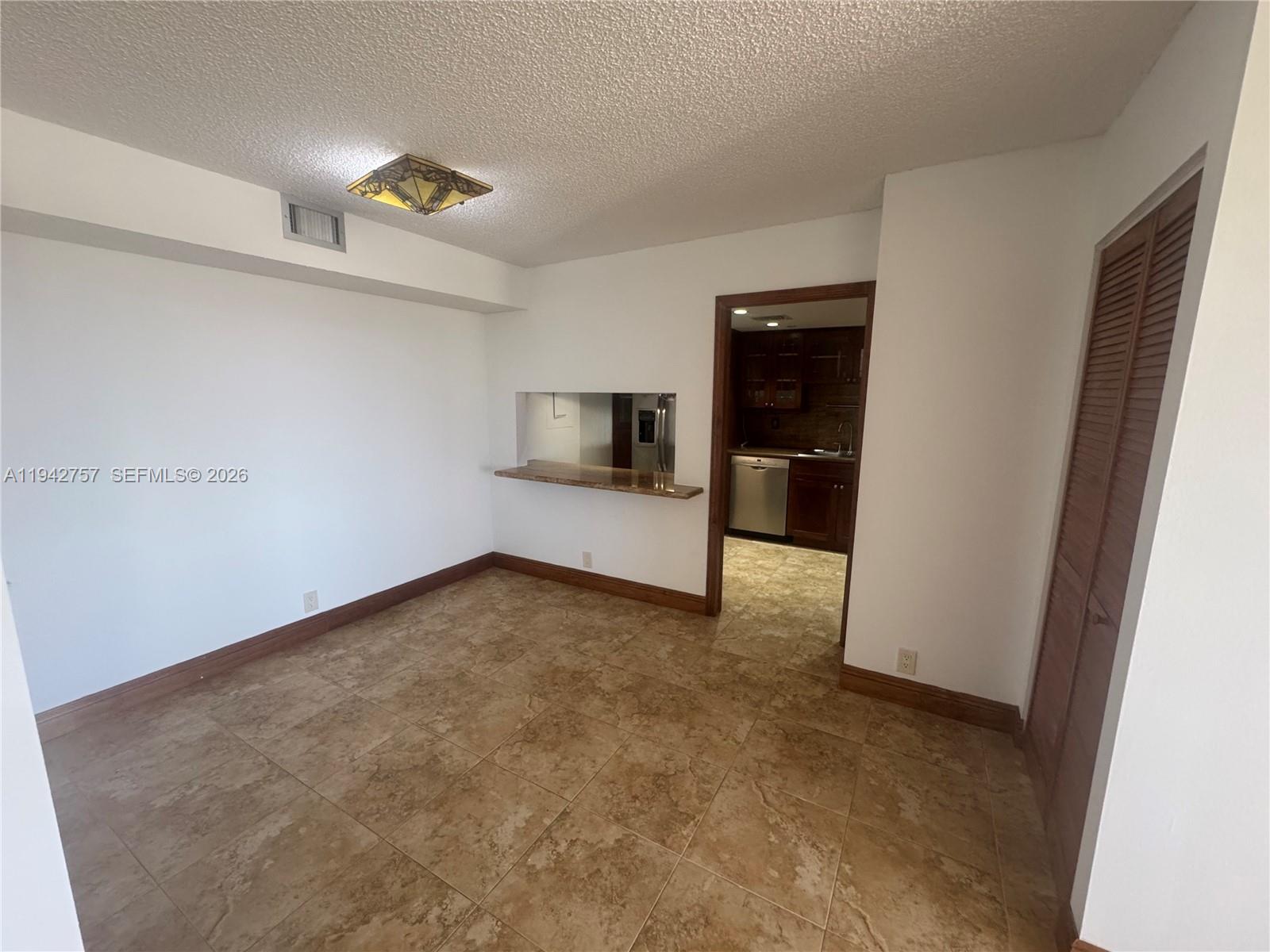 TOWERS OF QUAYSIDE CONDO - Residential