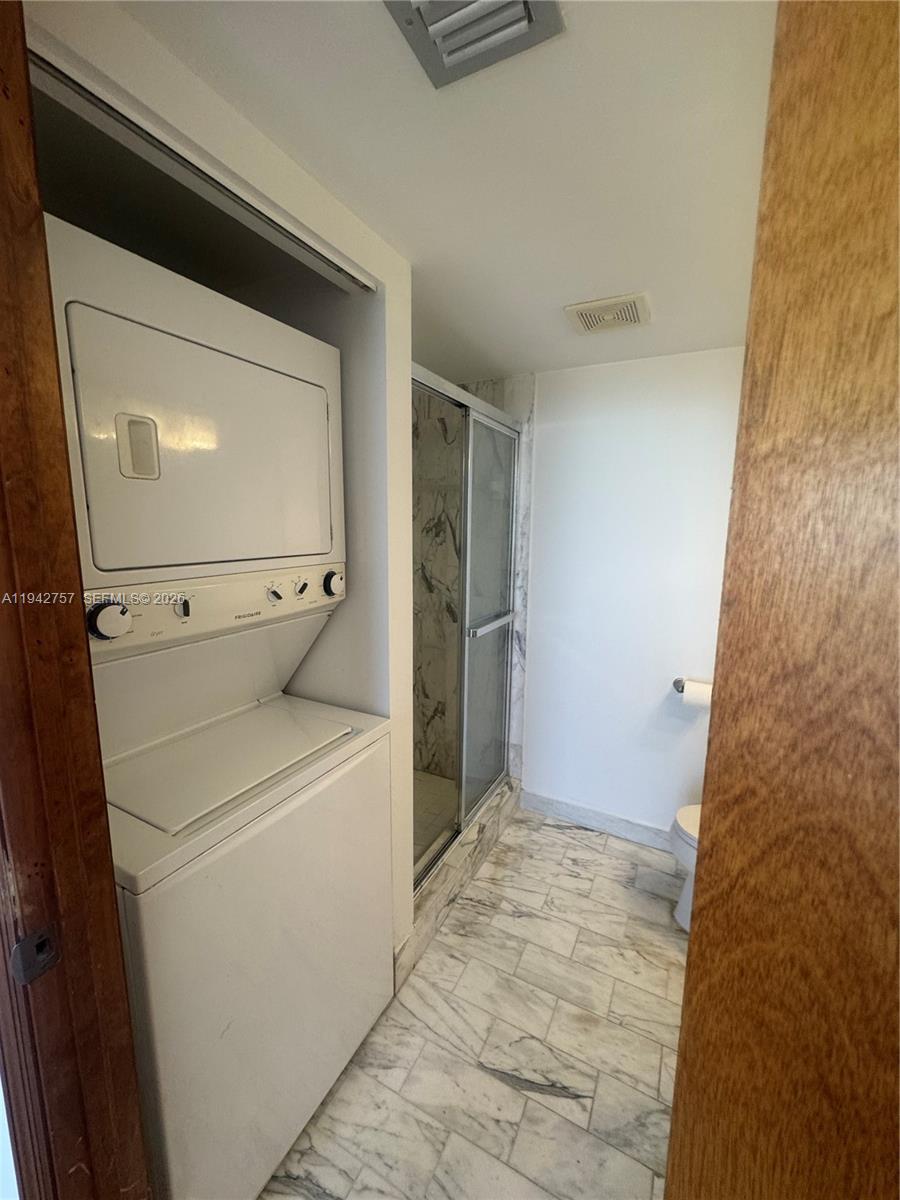 TOWERS OF QUAYSIDE CONDO - Residential