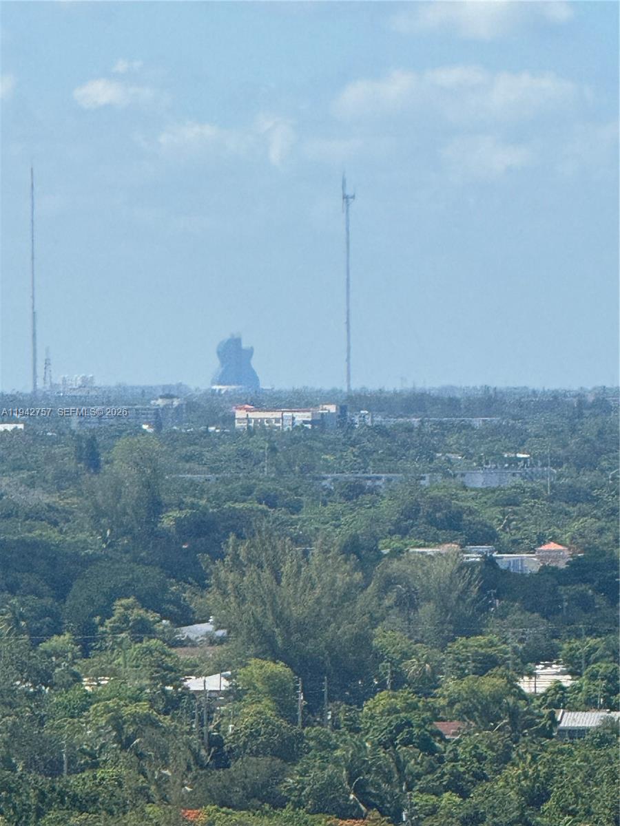 TOWERS OF QUAYSIDE CONDO - Residential
