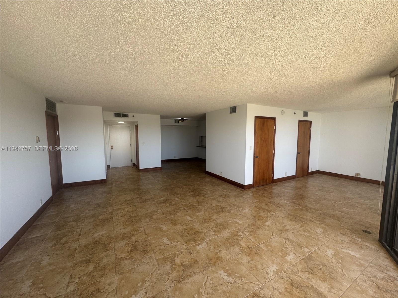 TOWERS OF QUAYSIDE CONDO - Residential