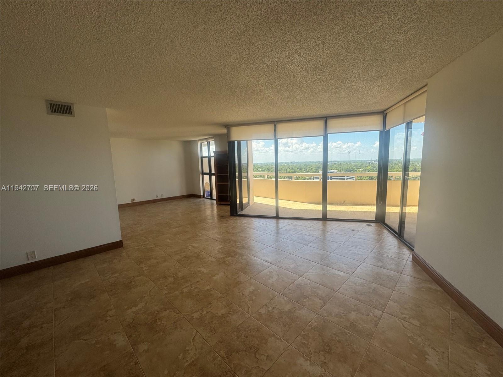 TOWERS OF QUAYSIDE CONDO - Residential