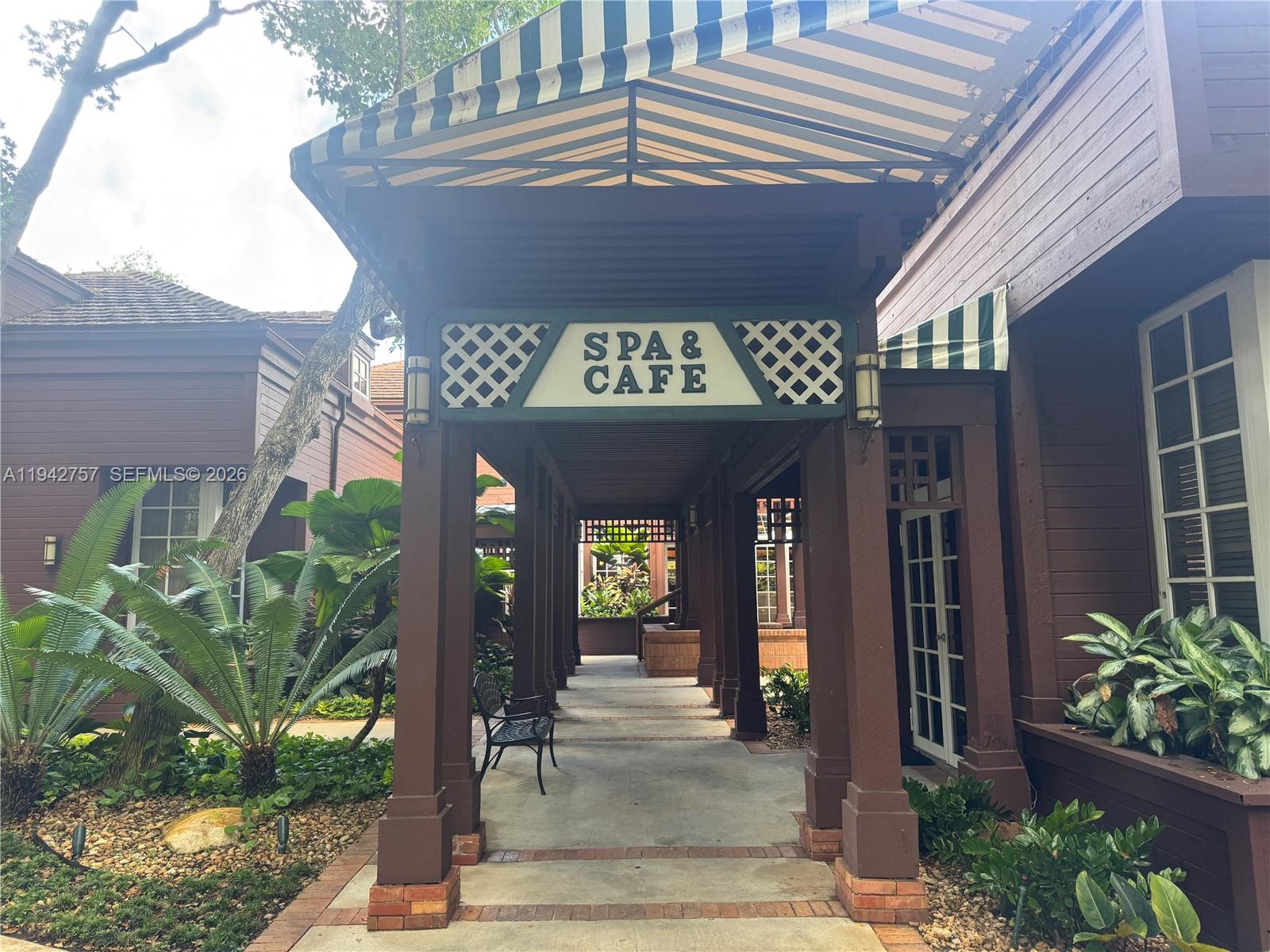 TOWERS OF QUAYSIDE CONDO - Residential