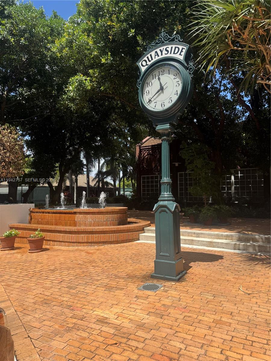 TOWERS OF QUAYSIDE CONDO - Residential