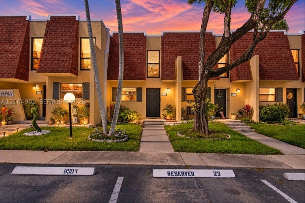 8979 PALM TREE LN APT 8979, PEMBROKE PINES, FL 33024 - Image 89b8a1add95f4e36dc779019bea1f98a/1585169329