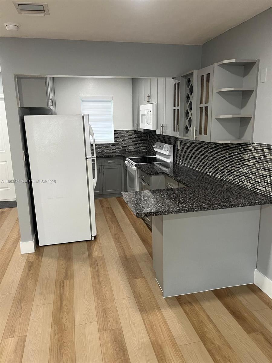 VILLA BISCAYA JARDINES CO - Residential