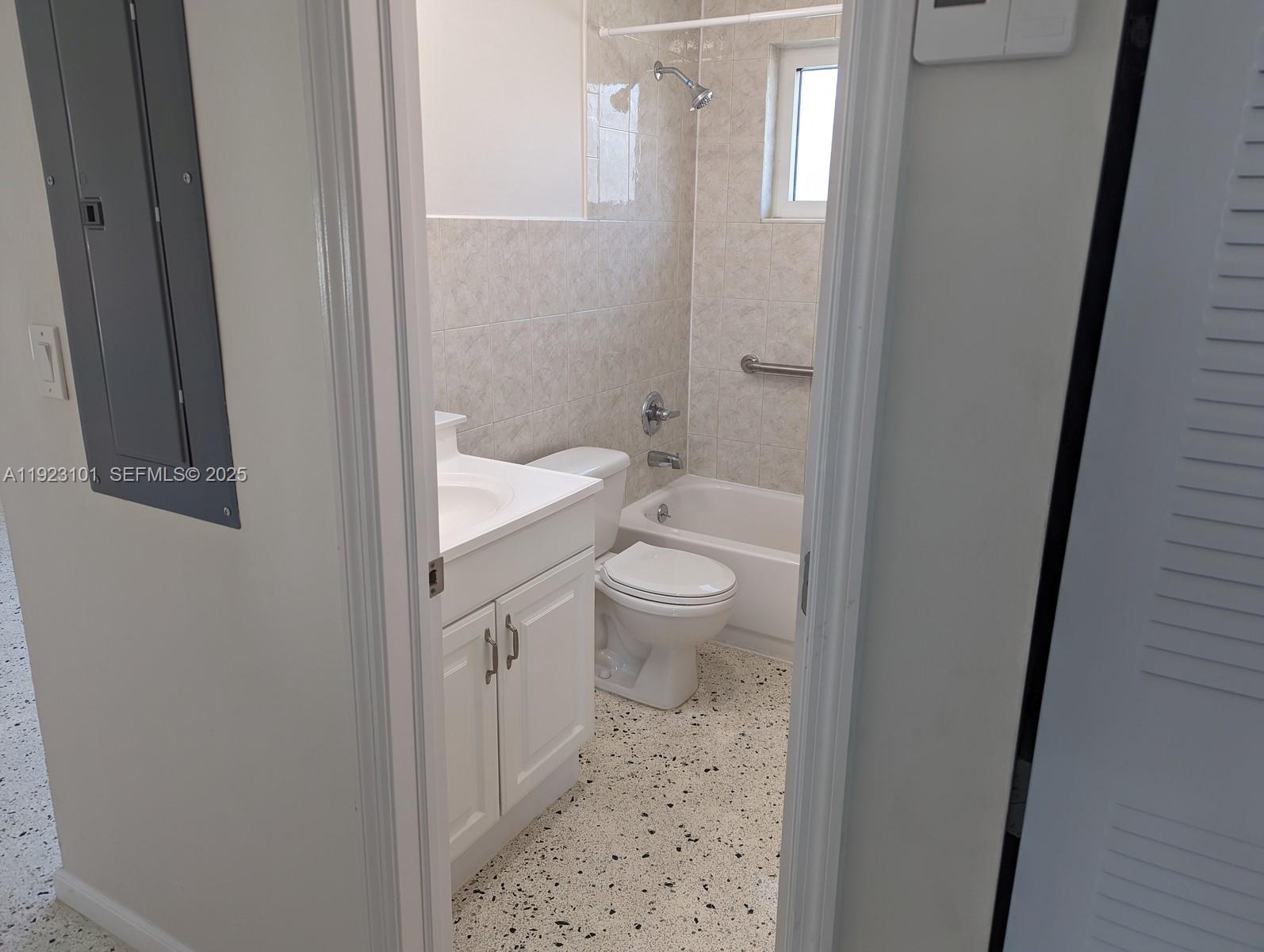 ENGLEWOOD - Residential Lease