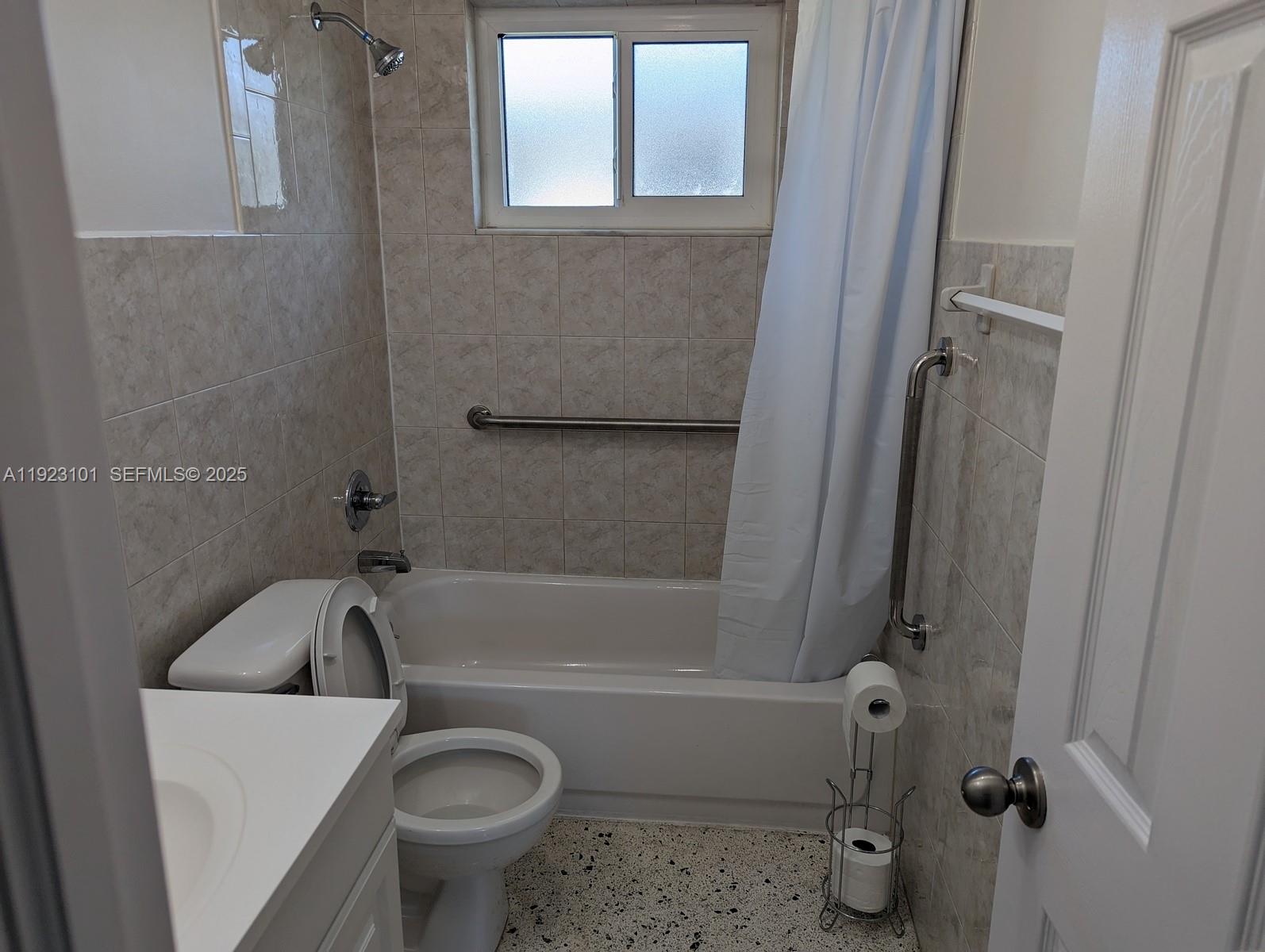 ENGLEWOOD - Residential Lease