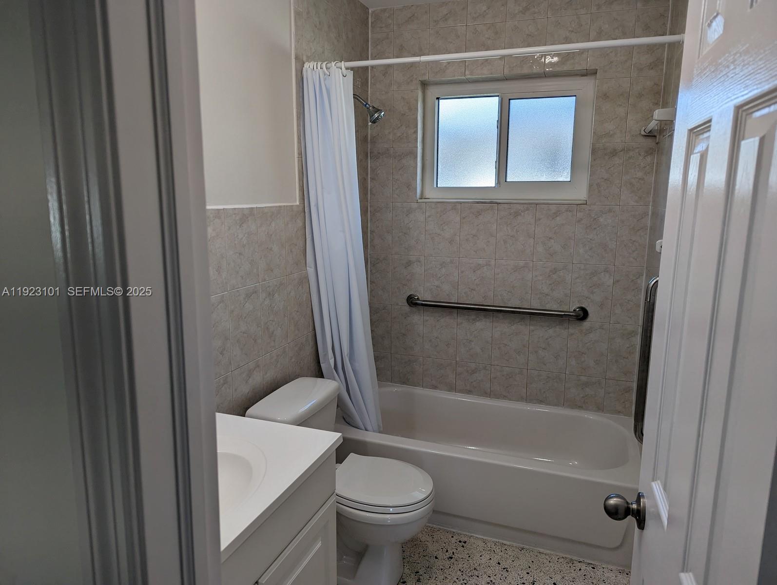 ENGLEWOOD - Residential Lease