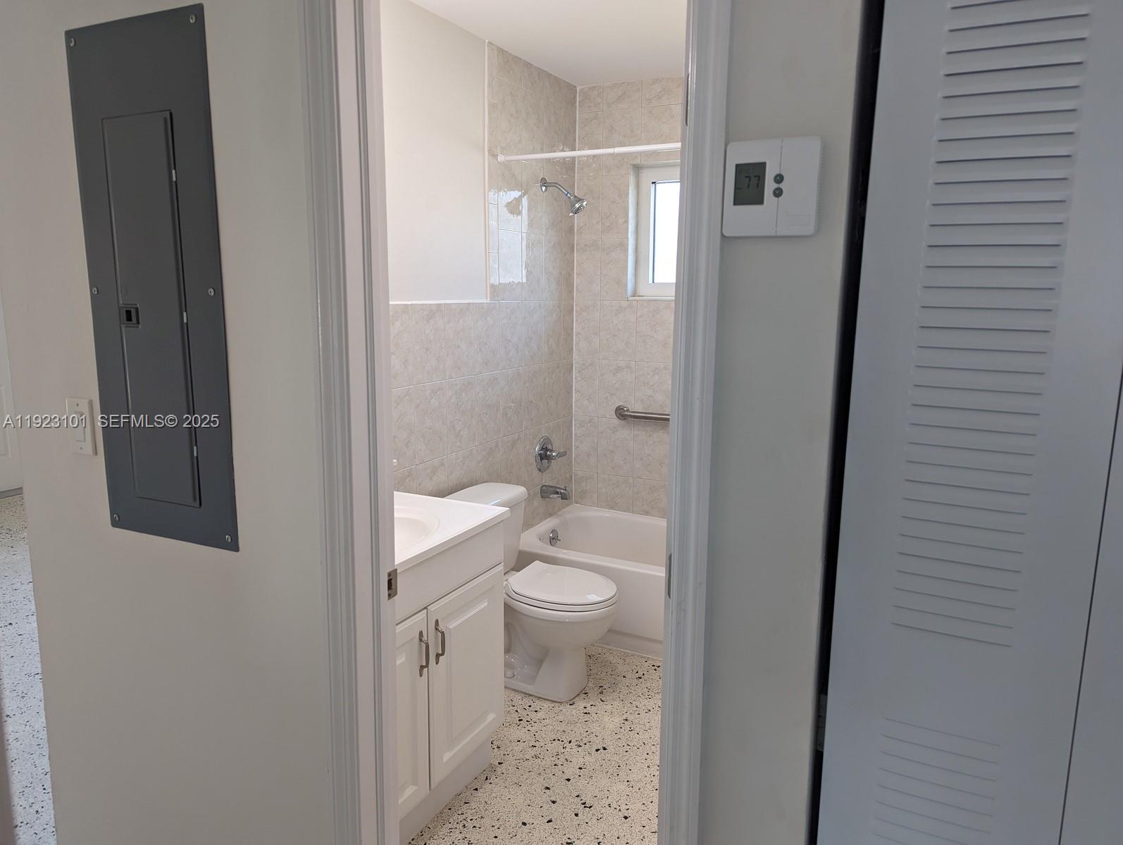 ENGLEWOOD - Residential Lease