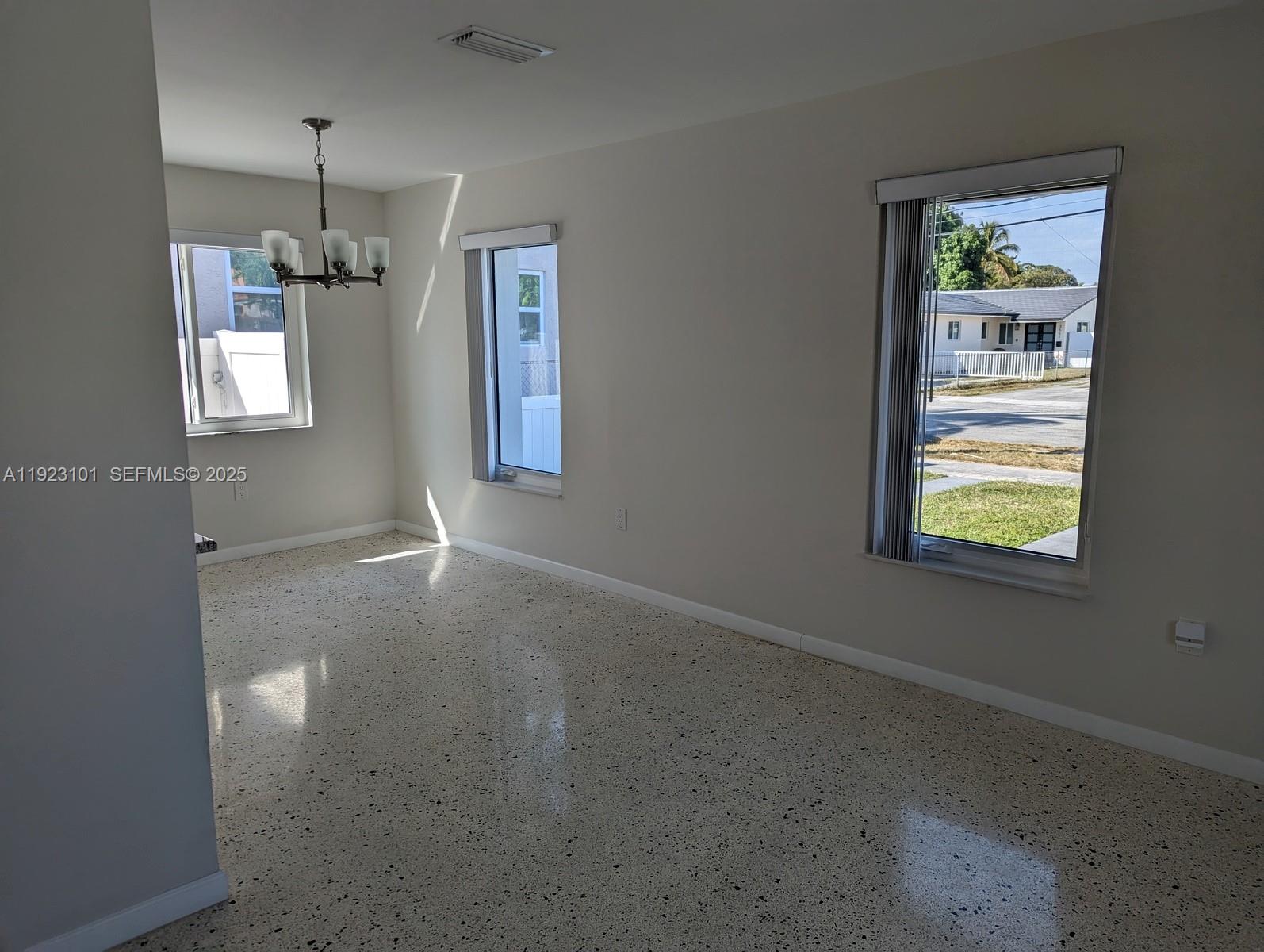 ENGLEWOOD - Residential Lease