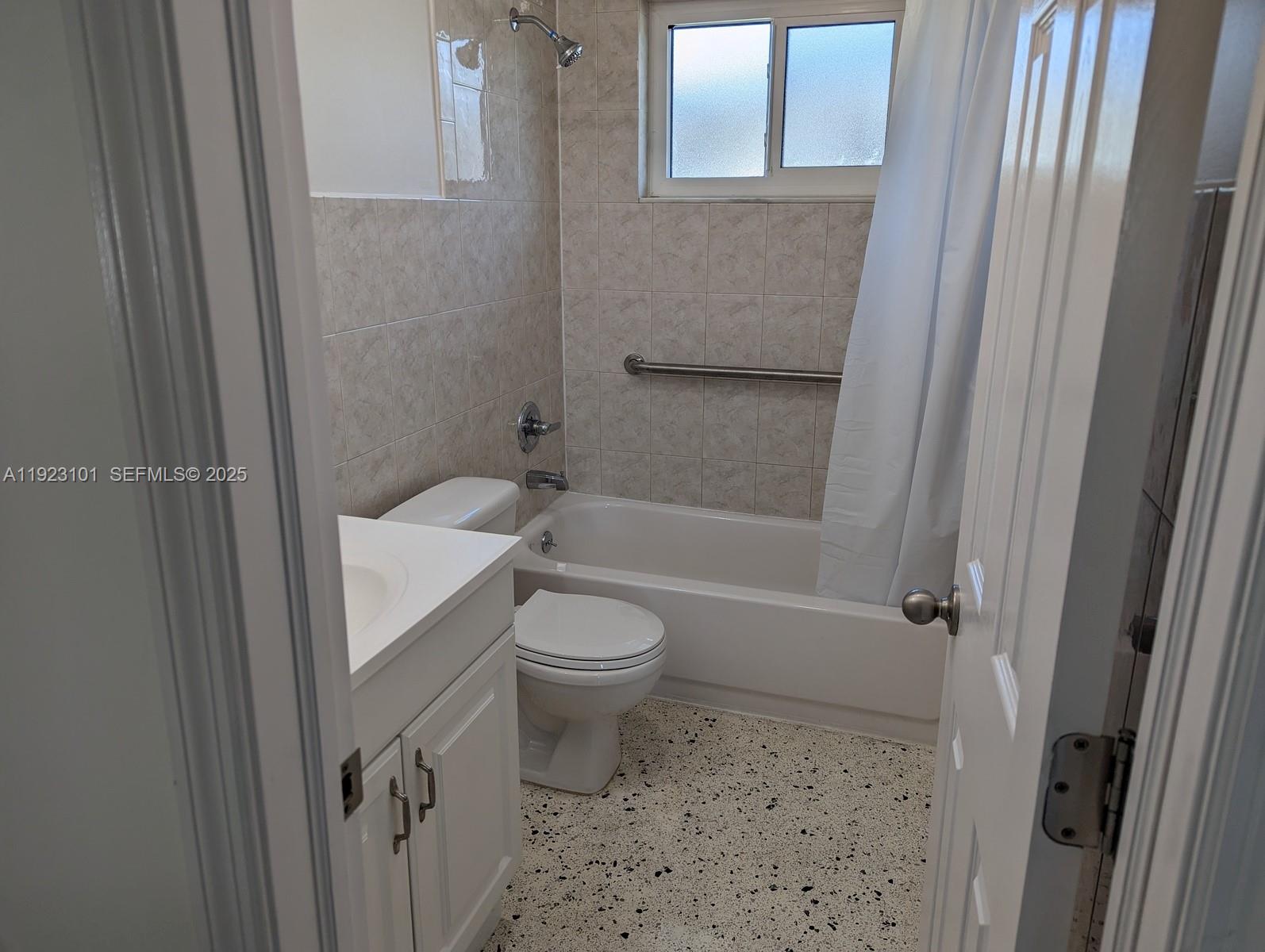 ENGLEWOOD - Residential Lease