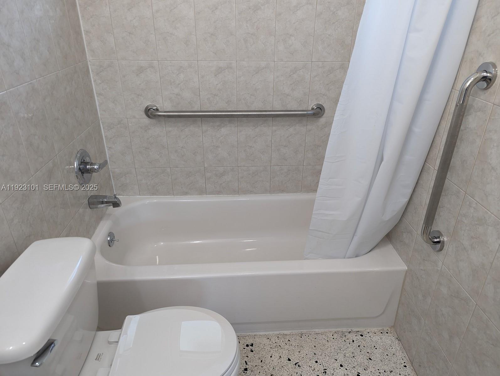 ENGLEWOOD - Residential Lease