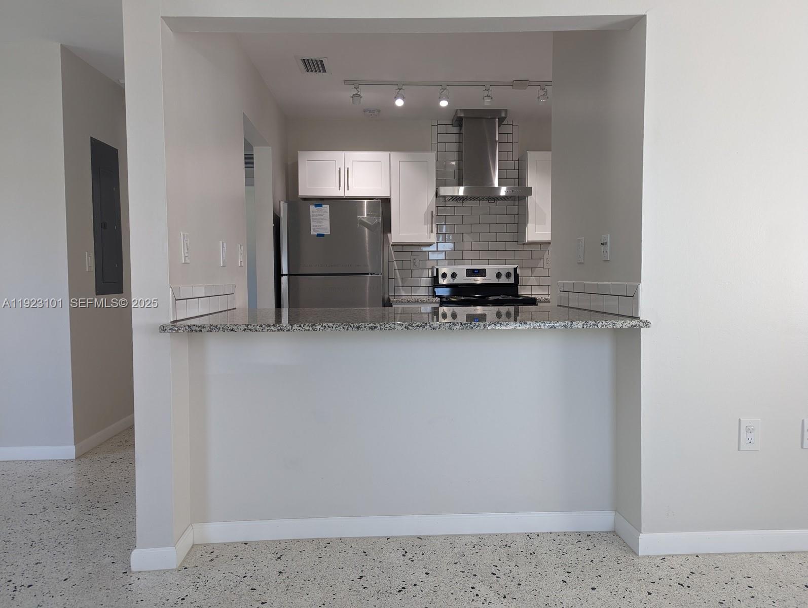 ENGLEWOOD - Residential Lease