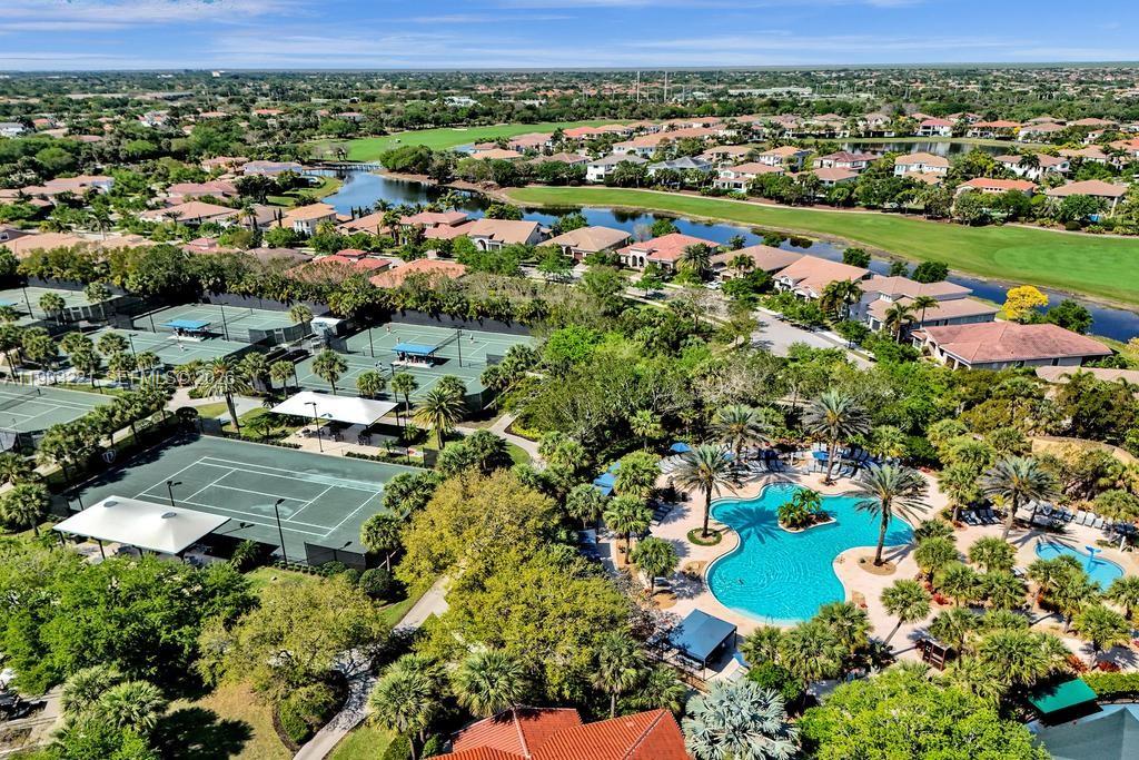 PARKLAND GOLF AND COUNTRY - Residential