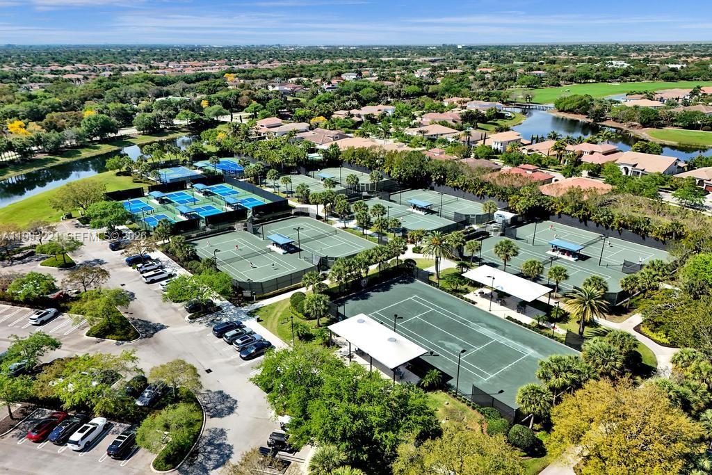 PARKLAND GOLF AND COUNTRY - Residential