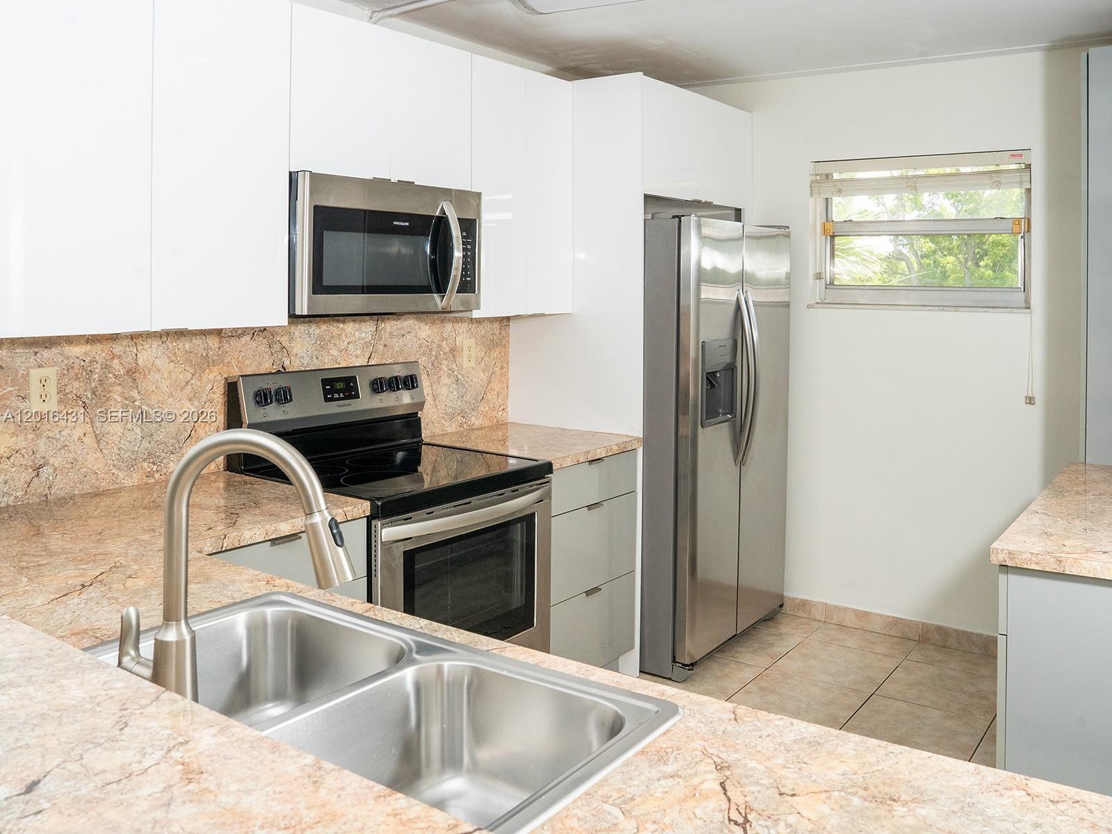 SHERWOOD SQUARE CONDOMINI - Residential
