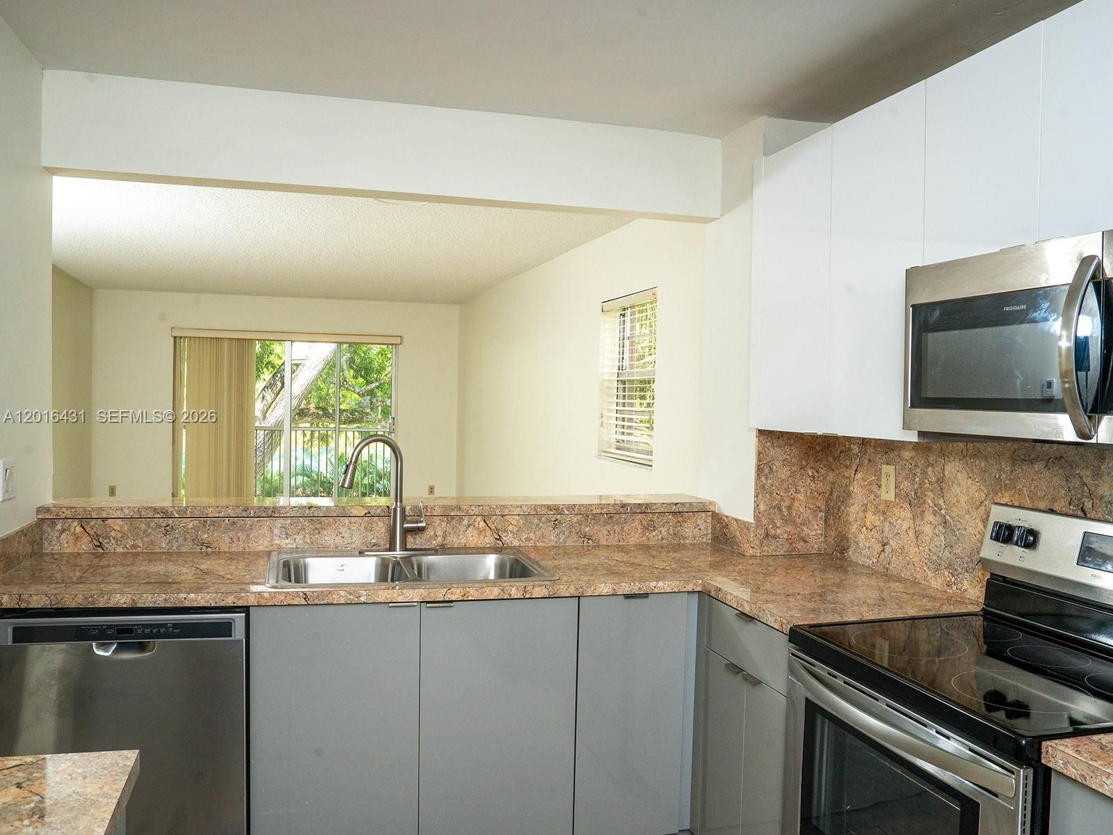 SHERWOOD SQUARE CONDOMINI - Residential