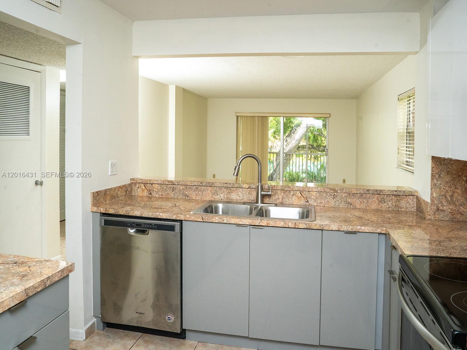 SHERWOOD SQUARE CONDOMINI - Residential