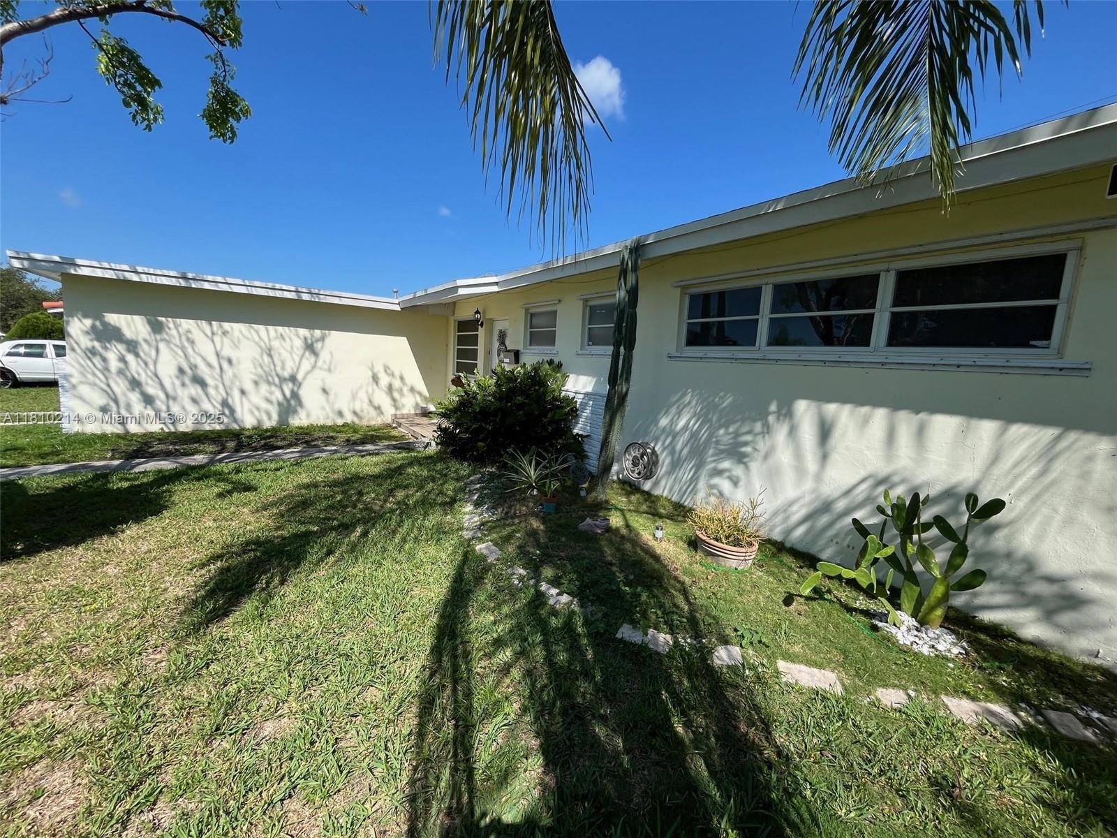 9615 Dominican Dr, Cutler Bay, Miami-Dade County, Florida - 3 Bedrooms  
2 Bathrooms - 