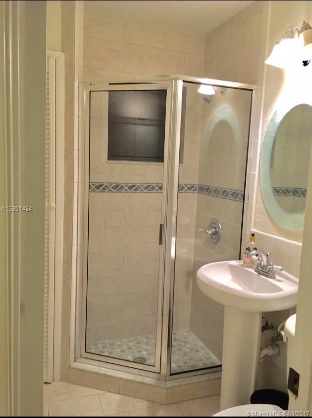 LINDGREN WEST - Residential Lease