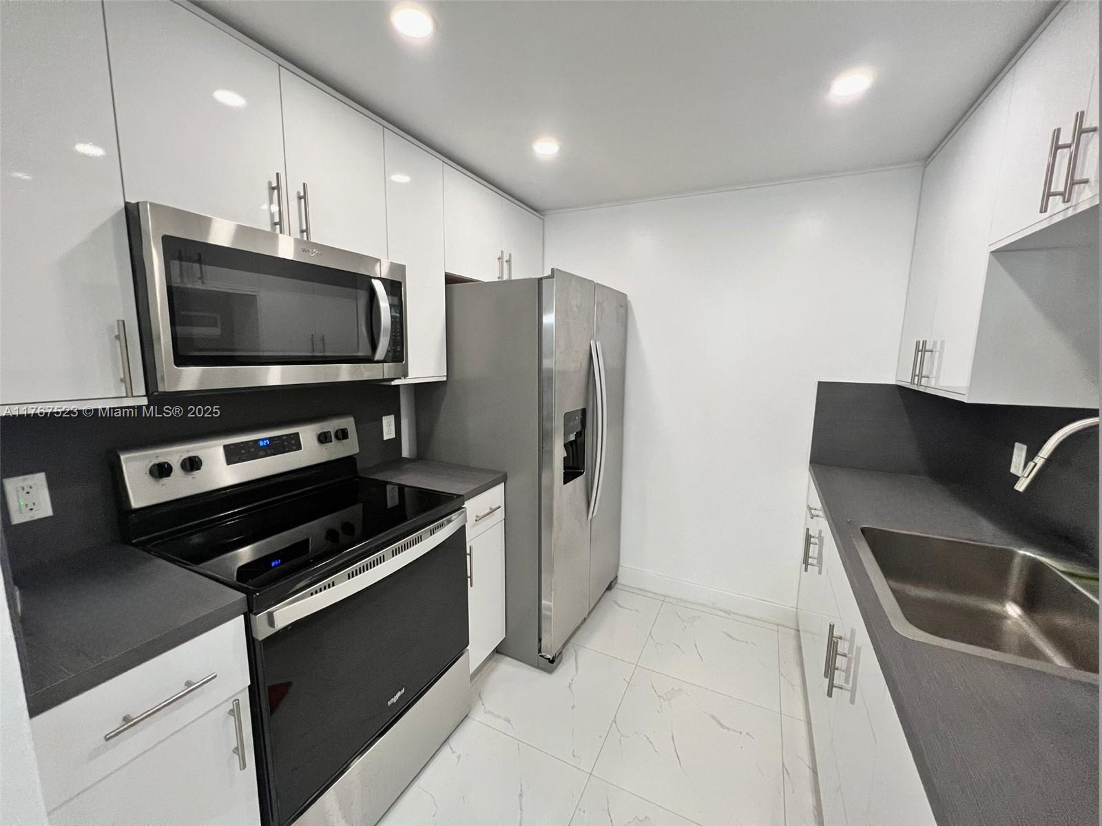 Property for Sale at 200 Sw 132nd Way 203L, Pembroke Pines, Miami-Dade County, Florida - Bedrooms: 1 
Bathrooms: 2  - $165,000