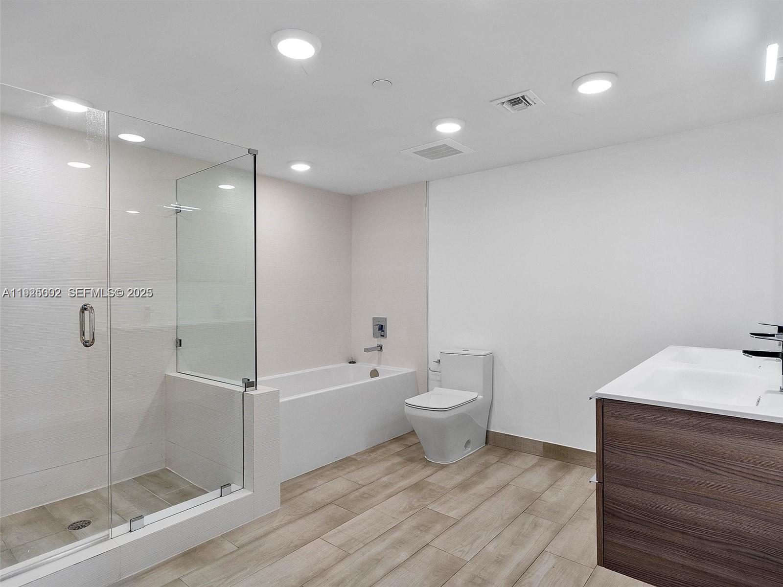 THE IVORY RESIDENCE CONDO - Residential Lease