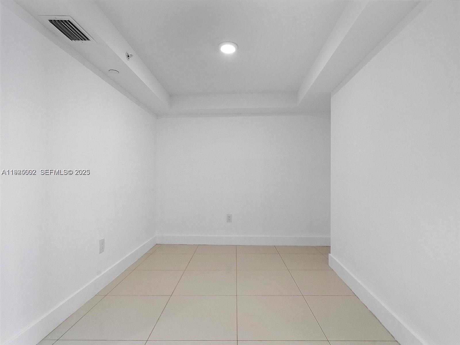 9261 E Bay Harbor Dr 501